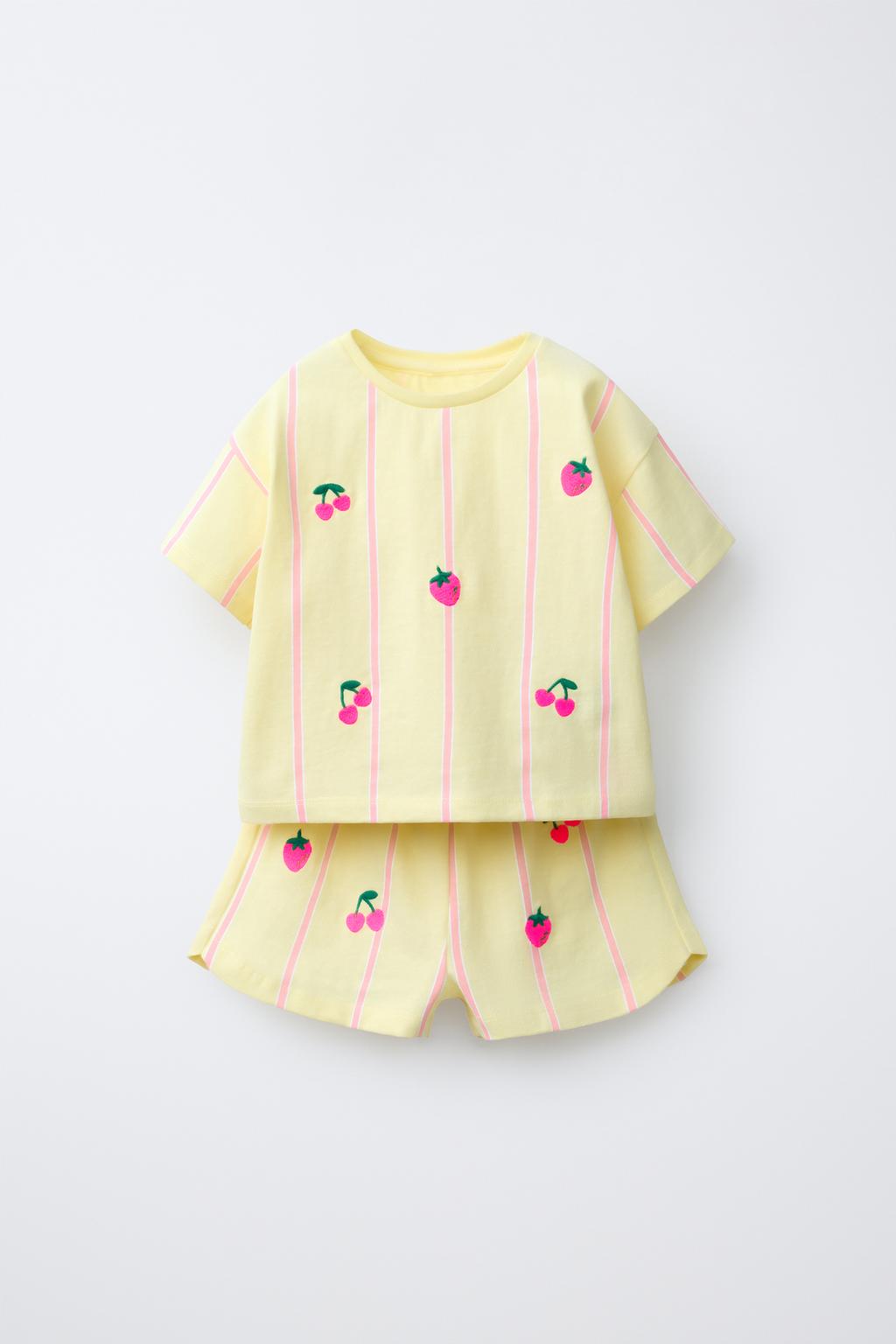 КОМПЛЕКТ ИЗ ФУТБОЛКИ И ШОРТОВ В ПОЛОСКУ С ВЫШИВКОЙ ФРУКТОВ