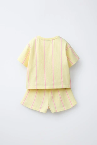 Комплект из футболки и шортов в полоску с вышивкой фруктов