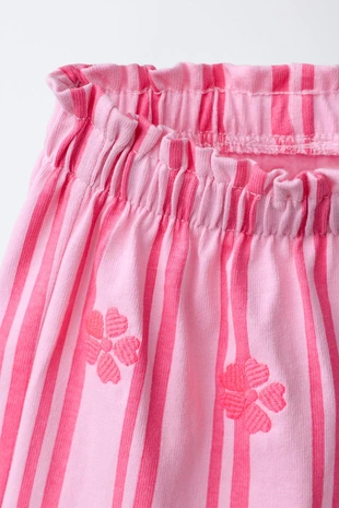 Комплект из футболки и шортов в полоску с вышивкой- Заказать в России