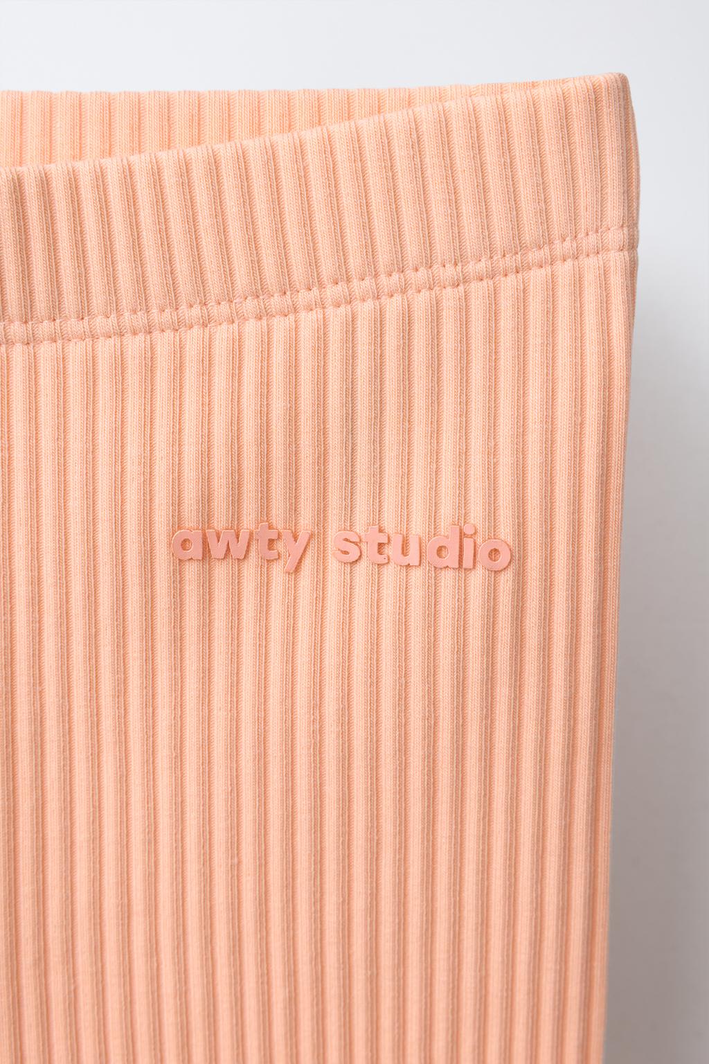 ВЕЛОСИПЕДНЫЕ ЛЕГИНСЫ В РУБЧИК С РЕЛЬЕФНОЙ НАДПИСЬЮ