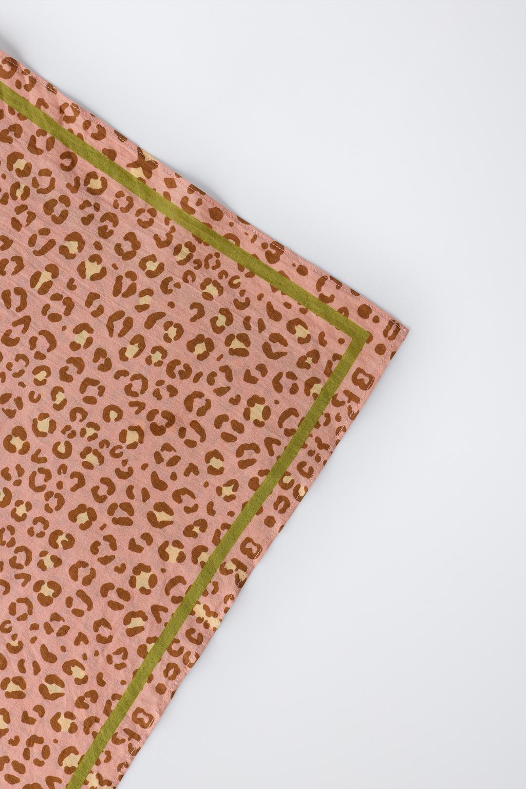 БАНДАНА С АНИМАЛИСТИЧЕСКИМ ПРИНТОМ