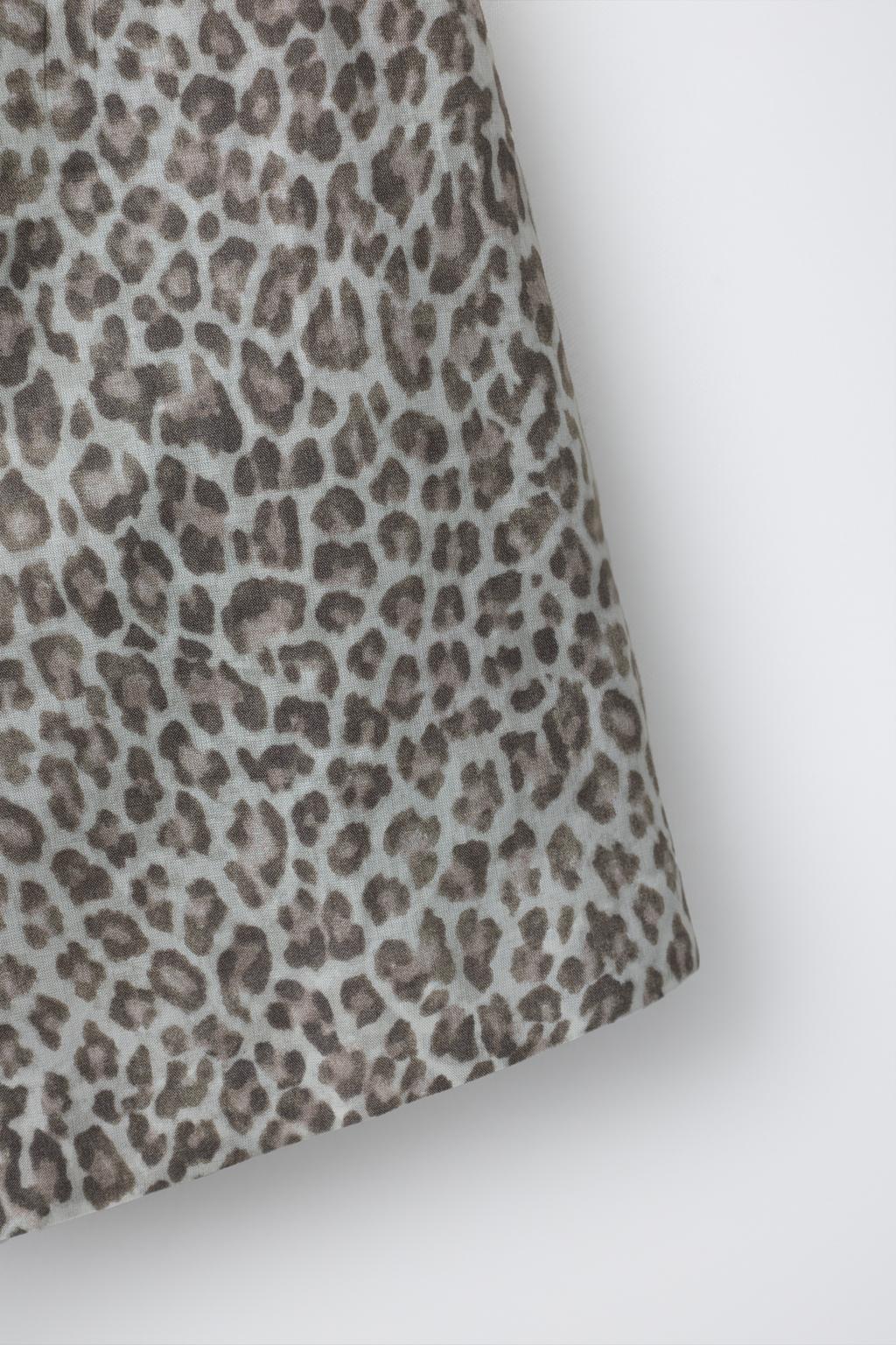 КОРОТКИЙ КОМБИНЕЗОН С АНИМАЛИСТИЧНЫМ ПРИНТОМ