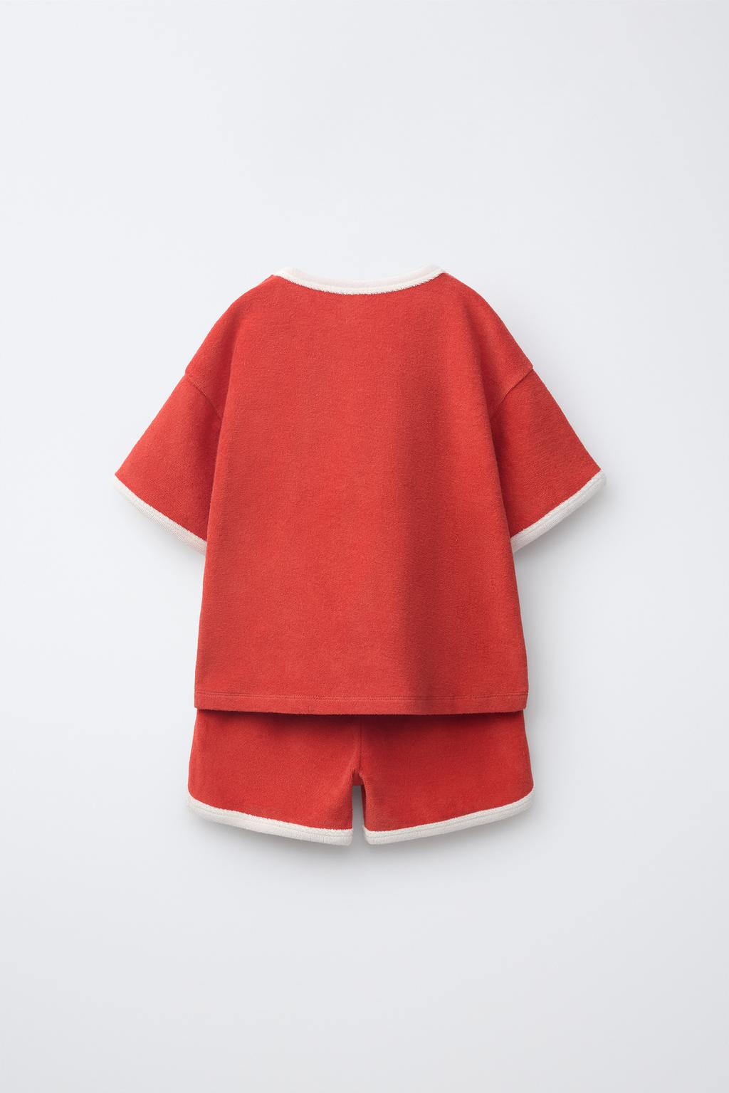 КОМПЛЕКТ ИЗ ФУТБОЛКИ И ШОРТОВ С ВСТАВКАМИ ИЗ МАХРОВОЙ ТКАНИ