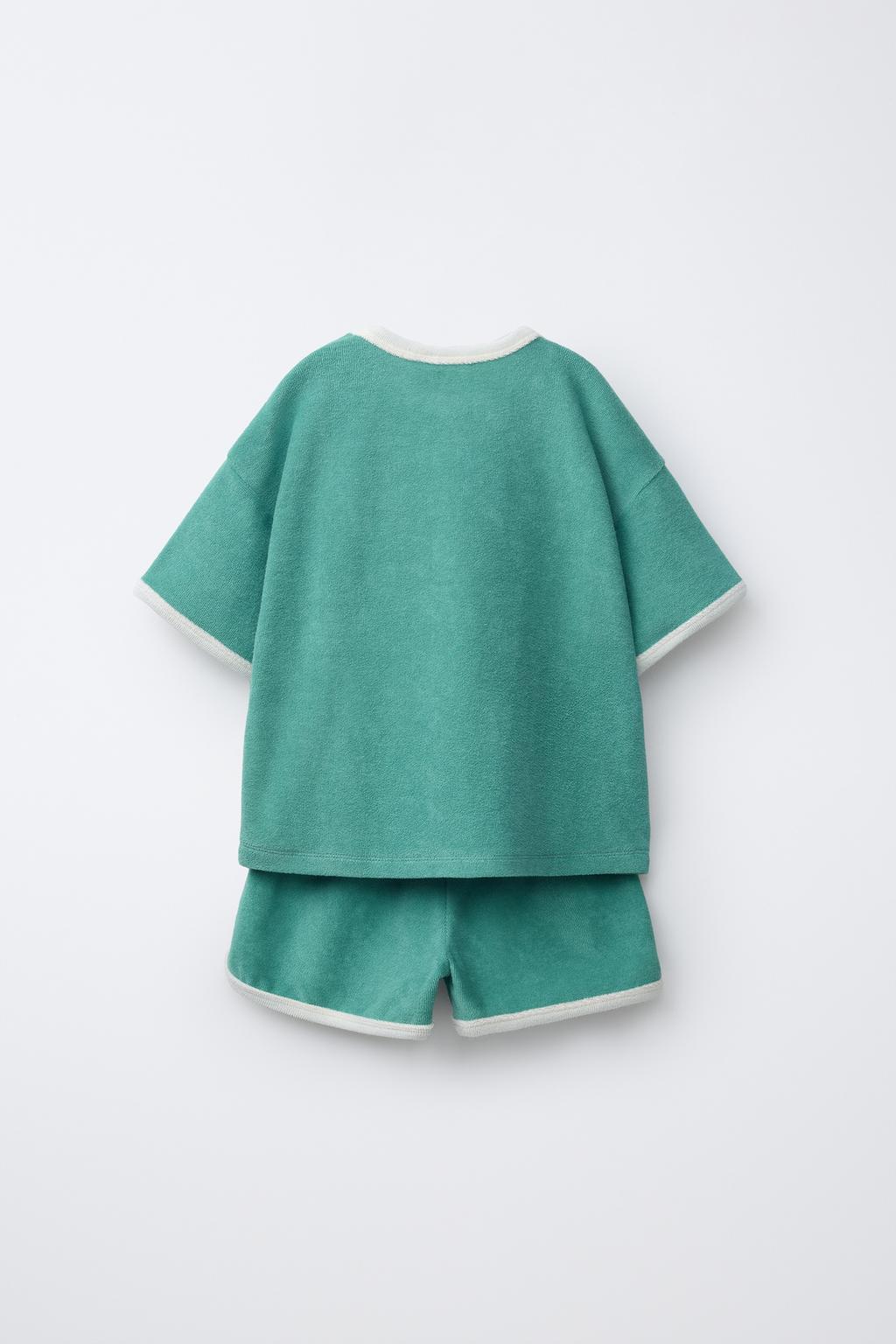 КОМПЛЕКТ ИЗ ФУТБОЛКИ И ШОРТОВ С ВСТАВКАМИ ИЗ МАХРОВОЙ ТКАНИ