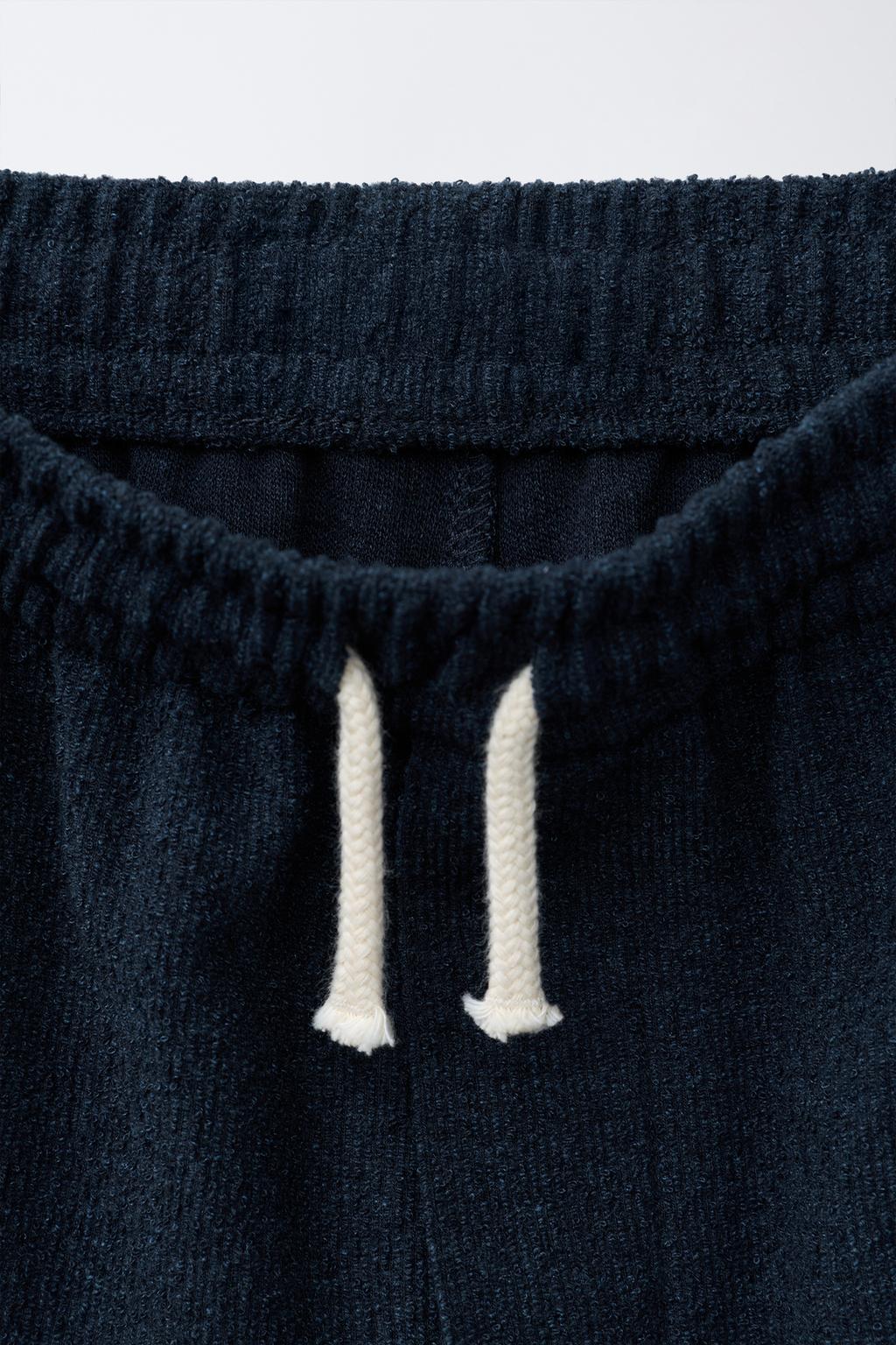 ШОРТЫ-БЕРМУДЫ ИЗ МАХРОВОЙ ТКАНИ