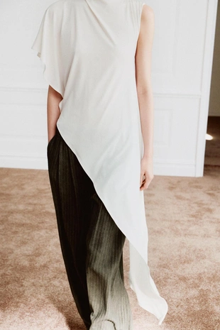 Топ асимметричного кроя со сборками- Заказать в России