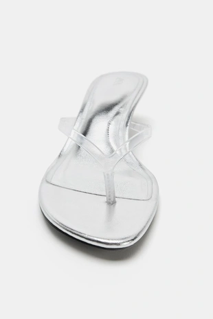 Босоножки на каблуке с металлическим блеском- Заказать в России