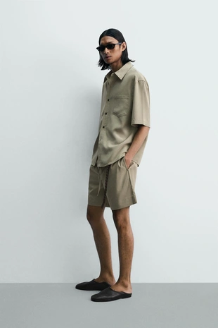 Шорты Relaxed Fit с эффектом потертости- Заказать в России