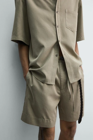 Шорты Relaxed Fit с эффектом потертости- Заказать в России