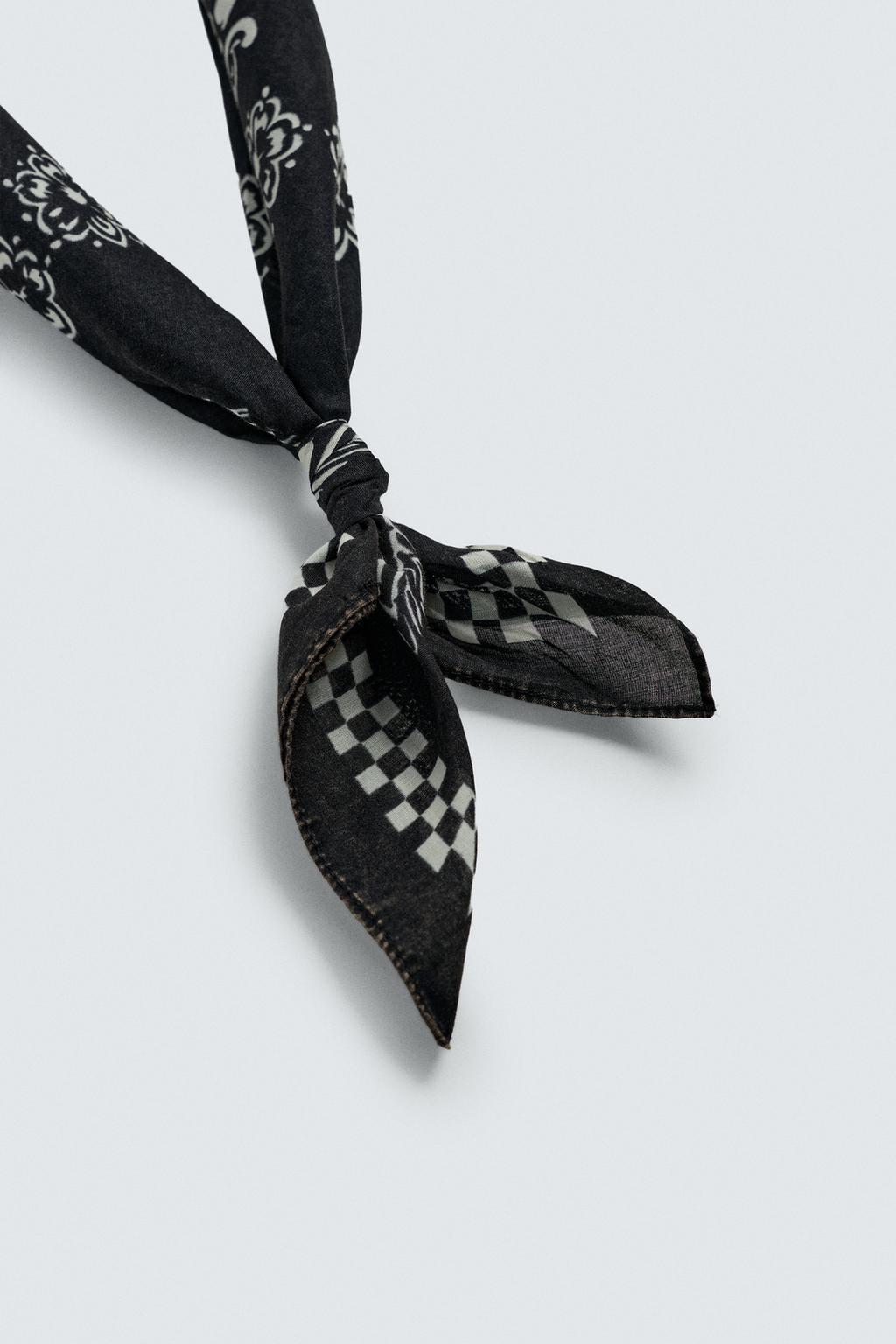 БАНДАНА С ГРАФИЧЕСКИМ ГЕОМЕТРИЧЕСКИМ ПРИНТОМ