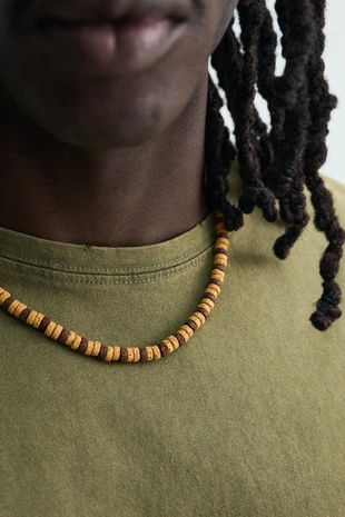 Ожерелье с бусинами и камнем- Заказать в России