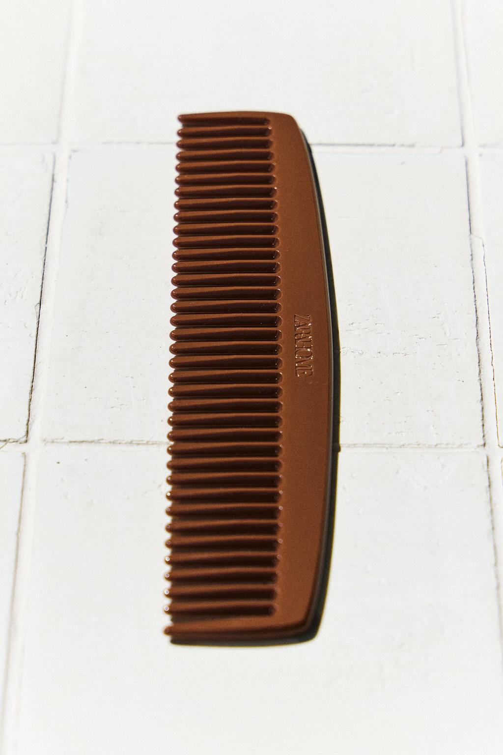 Пластиковый гребень для волос