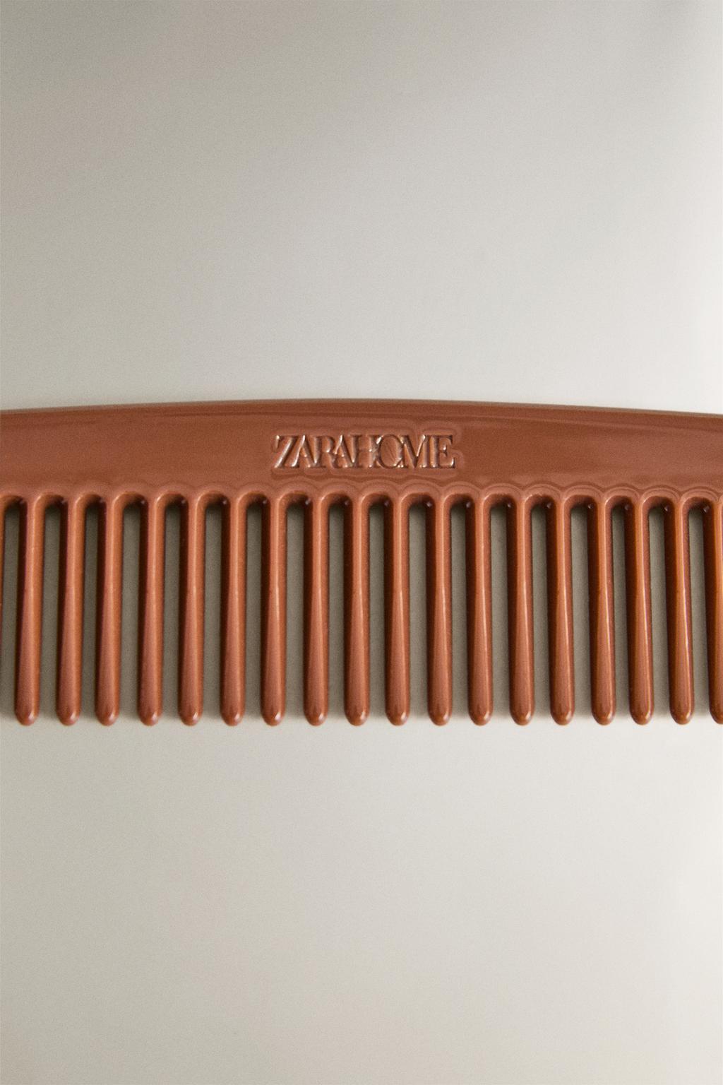 Пластиковый гребень для волос