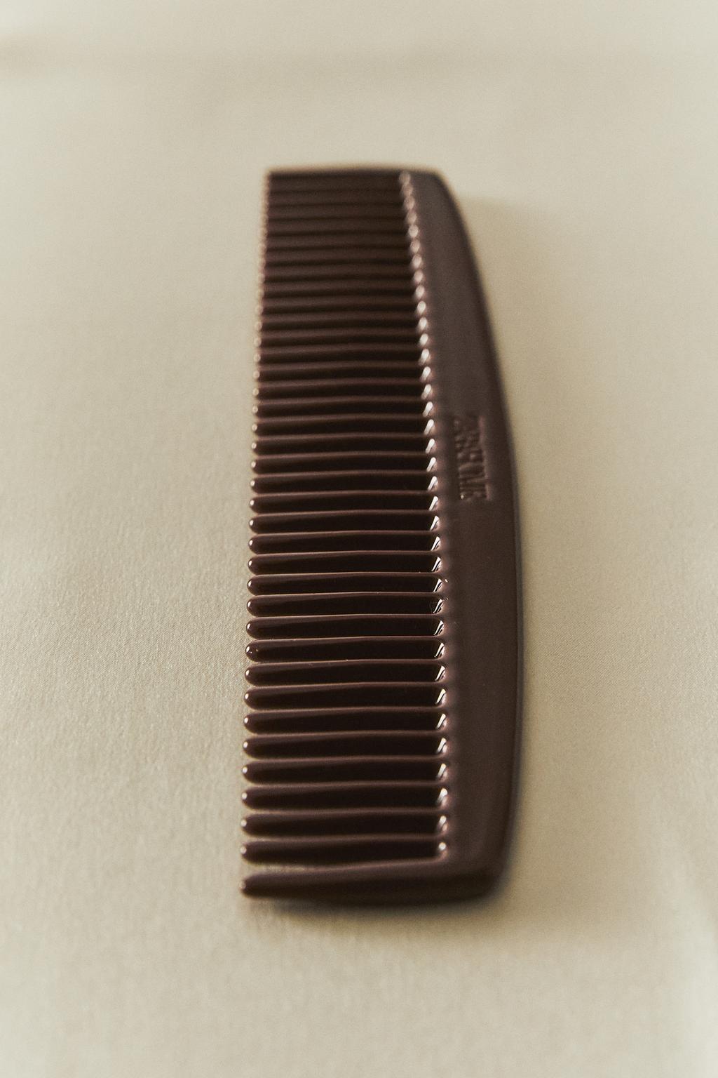 Пластиковый гребень для волос