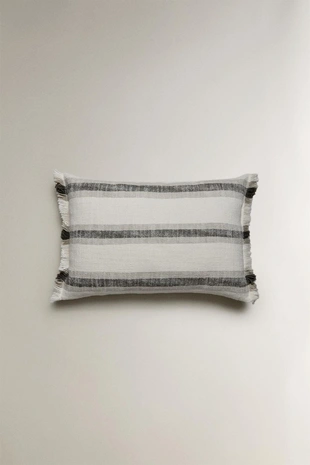 Декоративная подушка с бахромой