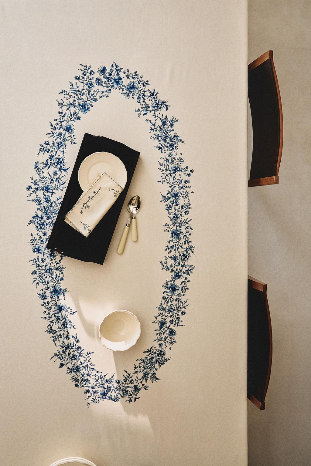 Сатиновый скатерть с цветочным принтом