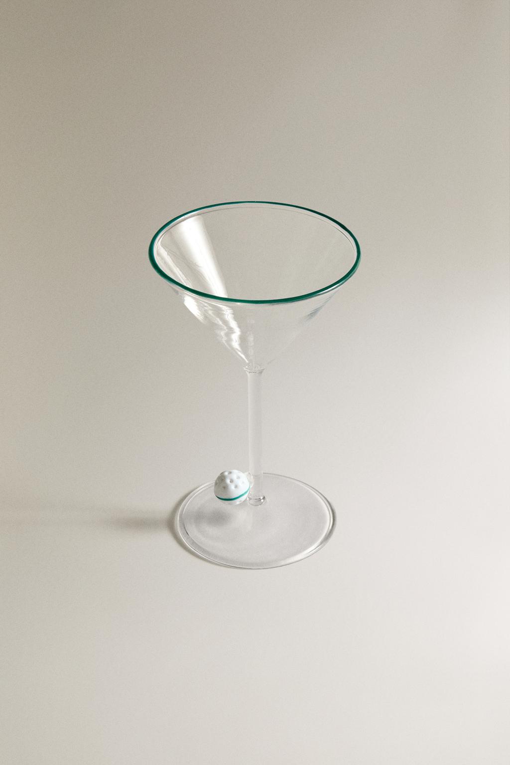 Коктейльное стекло с мячом для гольфа