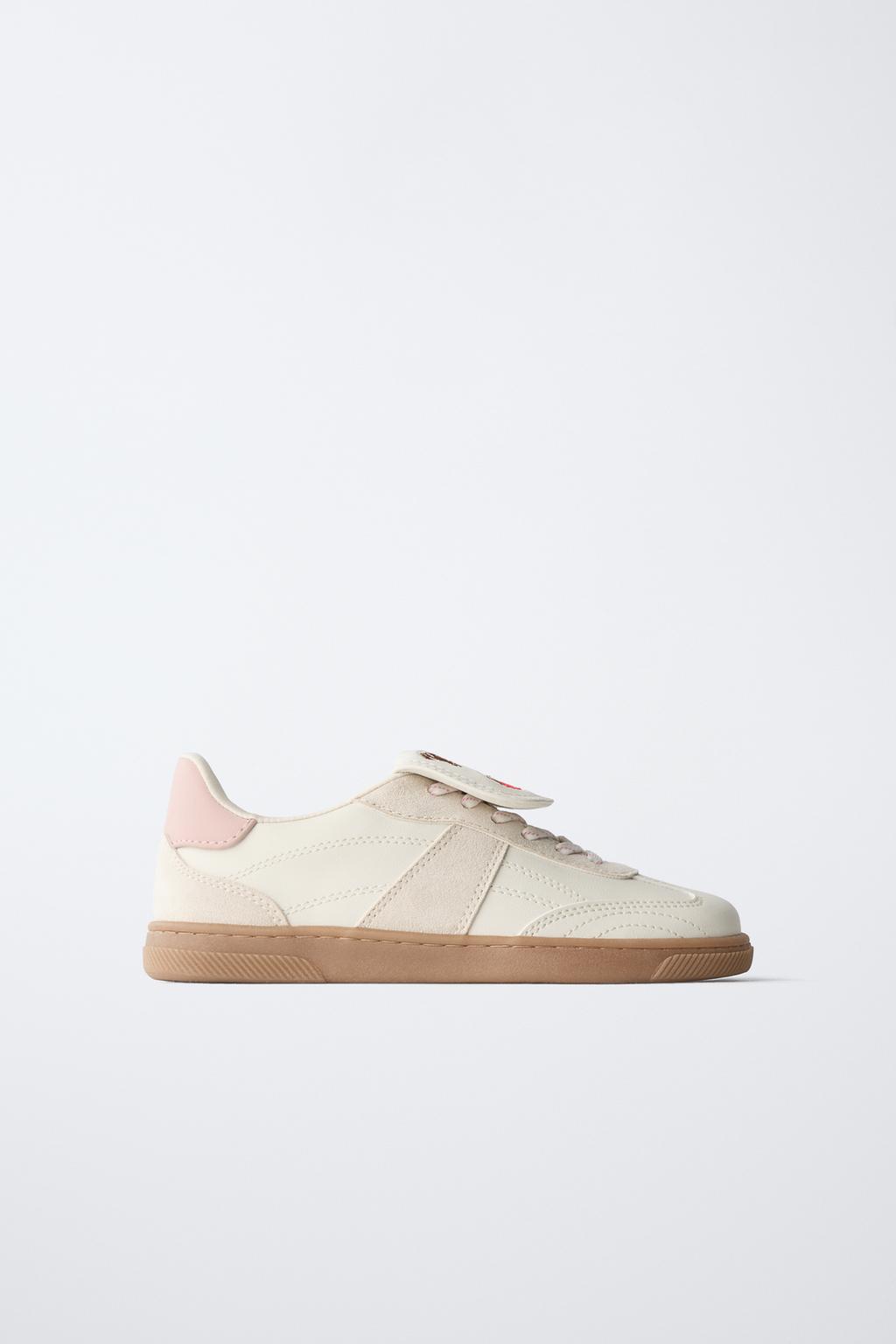 КРОССОВКИ С КЛАПАНОМ И НАШИВКАМИ