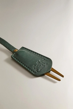 Инструмент для лечения повреждений газона на поле для гольфа- Заказать в России