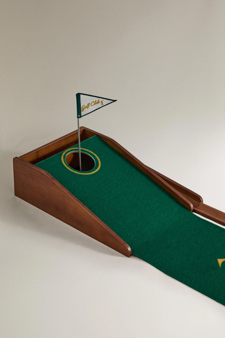 Игра мини-гольф