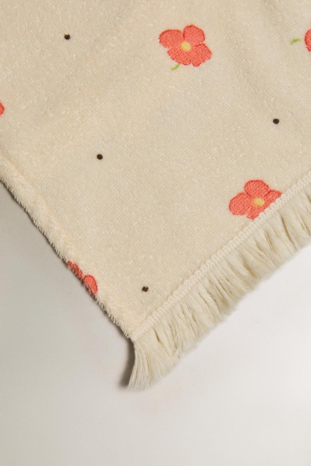 Пляжное полотенце с цветочным узором