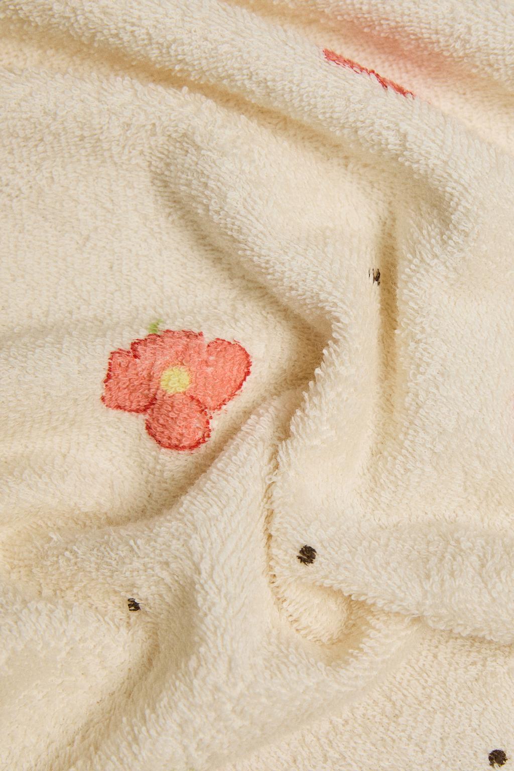 Пляжное полотенце с цветочным узором