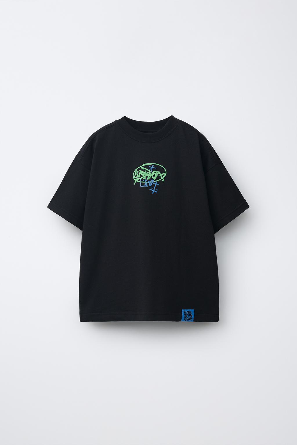 ФУТБОЛКА С ПРИНТОМ В СТИЛЕ ГРАФФИТИ