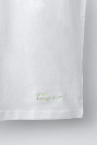 Однотонная футболка без рукавов