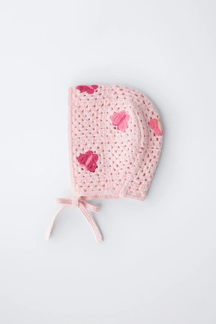 Чепчик крючком с бабочками- Заказать в России