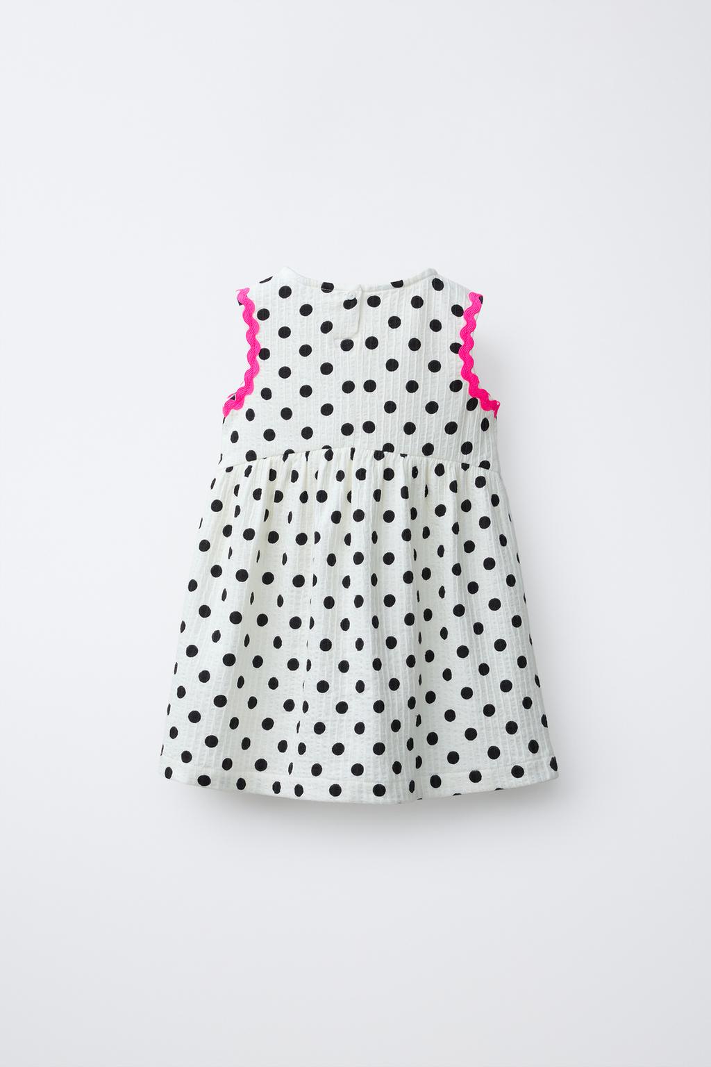 ПЛАТЬЕ В ГОРОШЕК И КОНТРАСТНЫЕ ВОЛНЫ