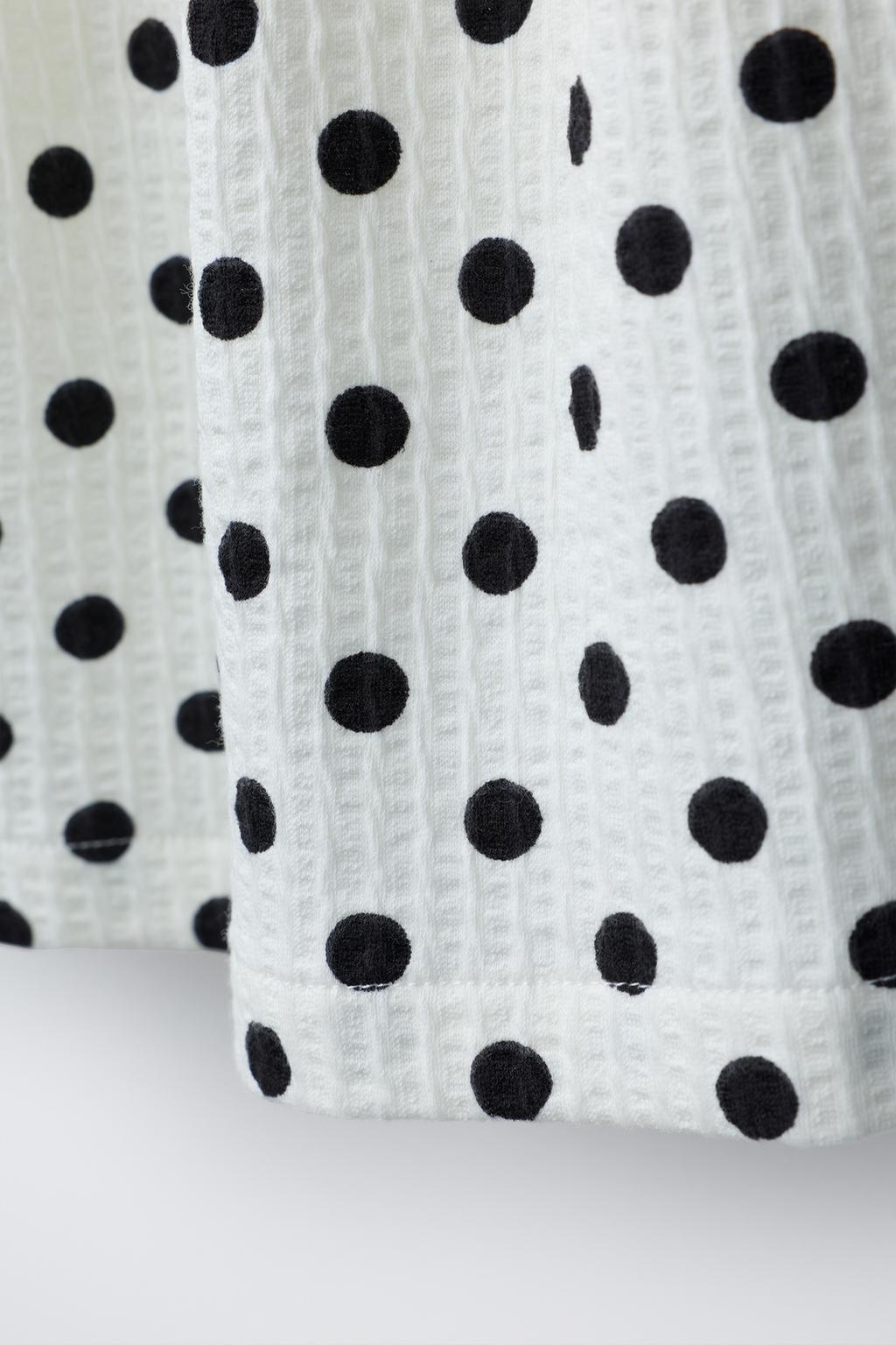 ПЛАТЬЕ В ГОРОШЕК И КОНТРАСТНЫЕ ВОЛНЫ