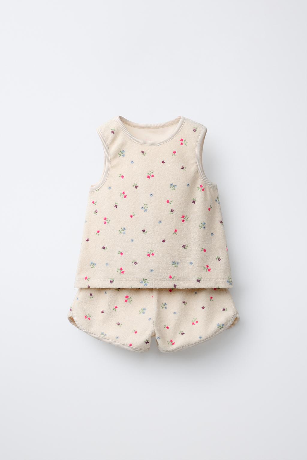 КОМПЛЕКТ ИЗ ФУТБОЛКИ И ШОРТОВ С ЦВЕТОЧНЫМ УЗОРОМ ИЗ МАХРОВОЙ ТКАНИ