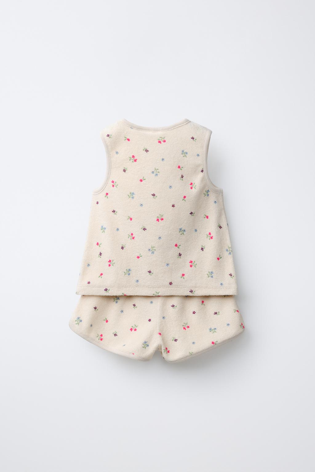 КОМПЛЕКТ ИЗ ФУТБОЛКИ И ШОРТОВ С ЦВЕТОЧНЫМ УЗОРОМ ИЗ МАХРОВОЙ ТКАНИ