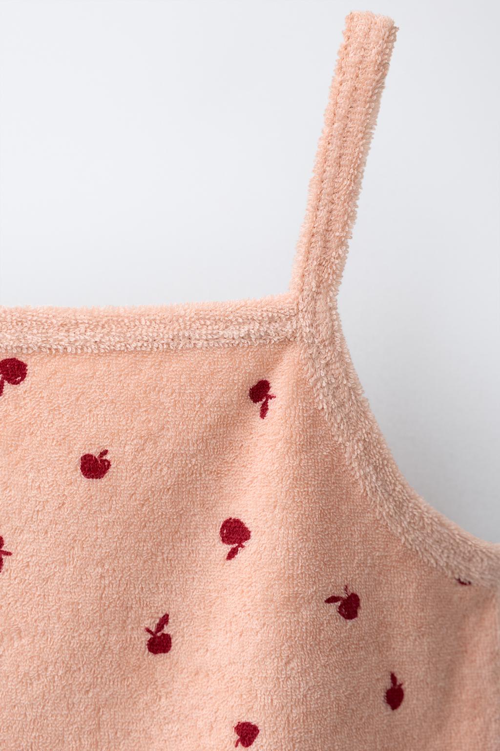 КОМПЛЕКТ ИЗ ФУТБОЛКИ И ШОРТОВ С ВИШНЯМИ И ЭФФЕКТОМ МАХРОВОЙ ТКАНИ