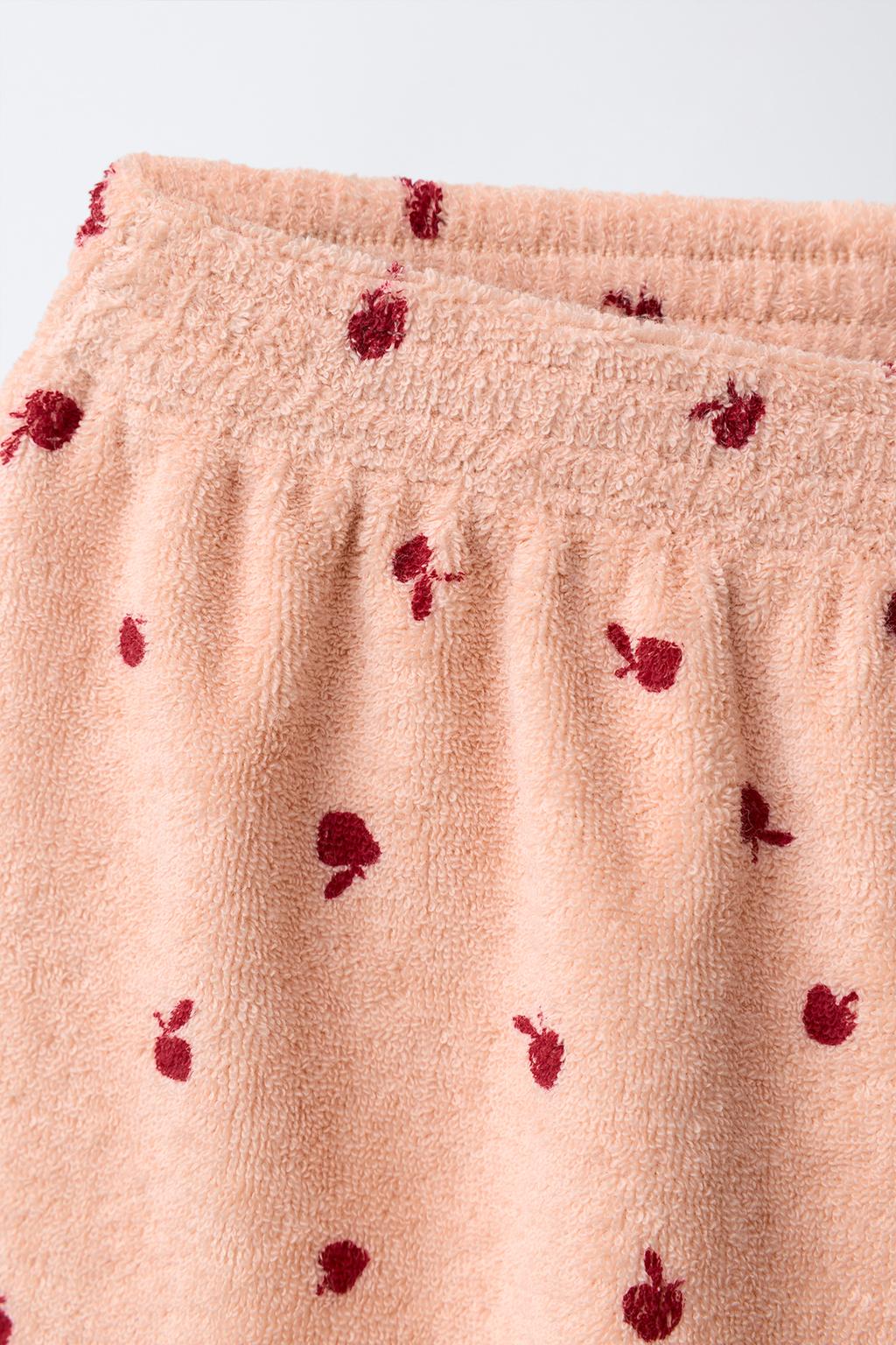 КОМПЛЕКТ ИЗ ФУТБОЛКИ И ШОРТОВ С ВИШНЯМИ И ЭФФЕКТОМ МАХРОВОЙ ТКАНИ