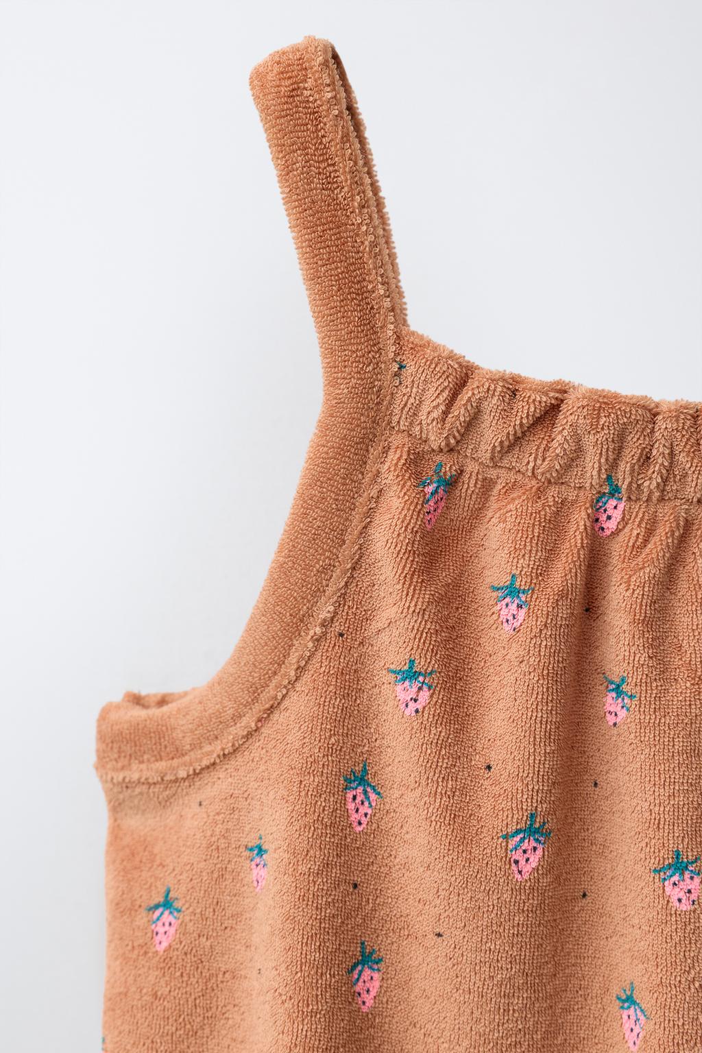 КОРОТКИЙ КОМБИНЕЗОН «КЛУБНИКА» ИЗ МАХРОВОЙ ТКАНИ