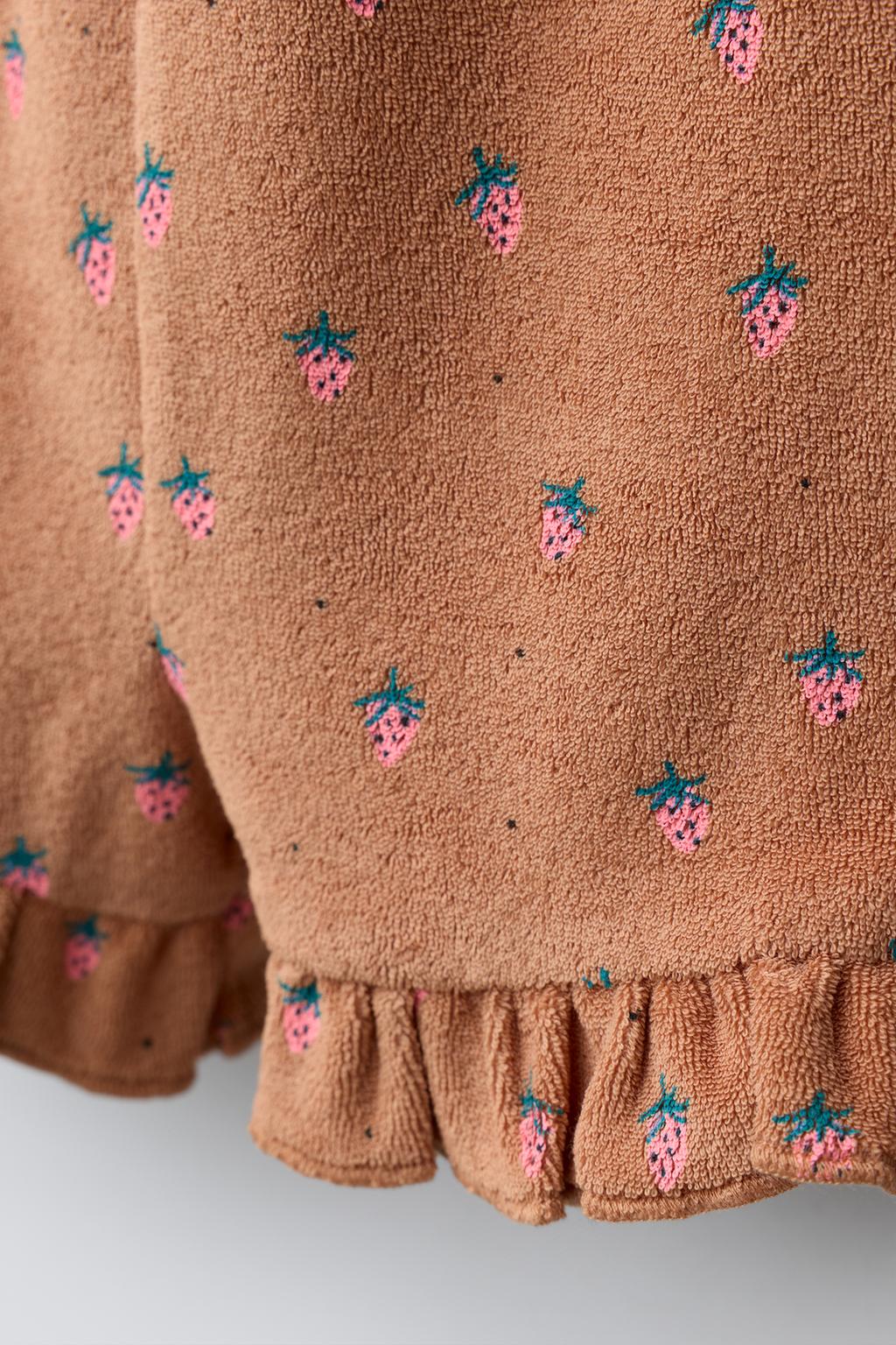 КОРОТКИЙ КОМБИНЕЗОН «КЛУБНИКА» ИЗ МАХРОВОЙ ТКАНИ