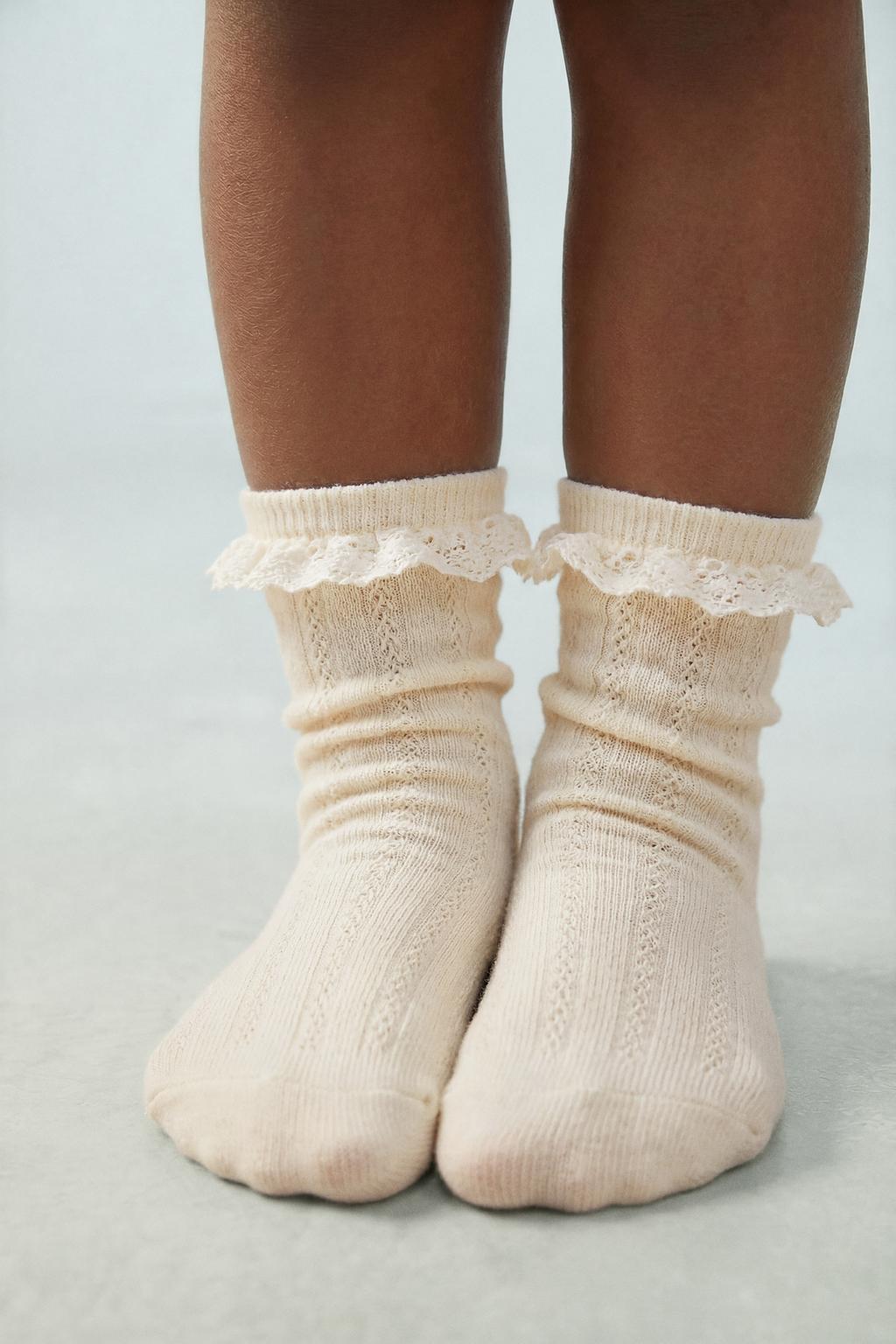 НАБОР ИЗ ДВУХ КОРОТКИХ НОСКОВ С КРУЖЕВОМ