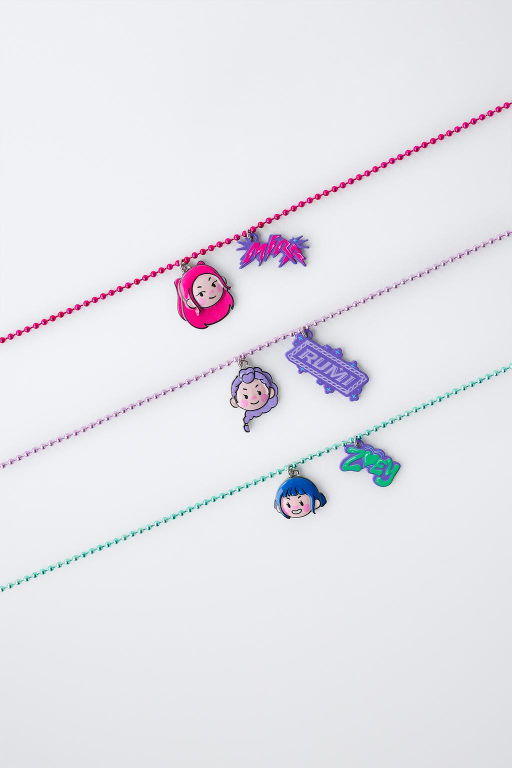 НАБОР ИЗ ТРЕХ ЦЕПОЧЕК KPOP DEMON HUNTERS™ NETFLIX ©