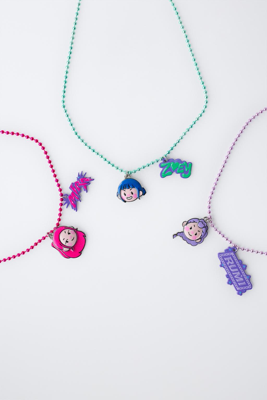 НАБОР ИЗ ТРЕХ ЦЕПОЧЕК KPOP DEMON HUNTERS™ NETFLIX ©