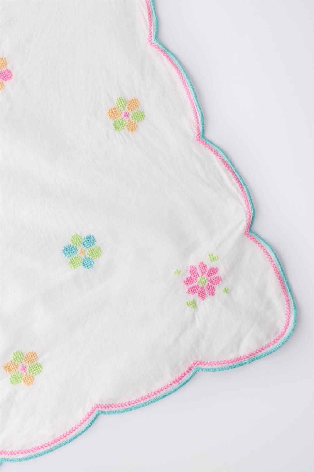 БАНДАНА С ВЫШИВКОЙ КРЕСТИКОМ