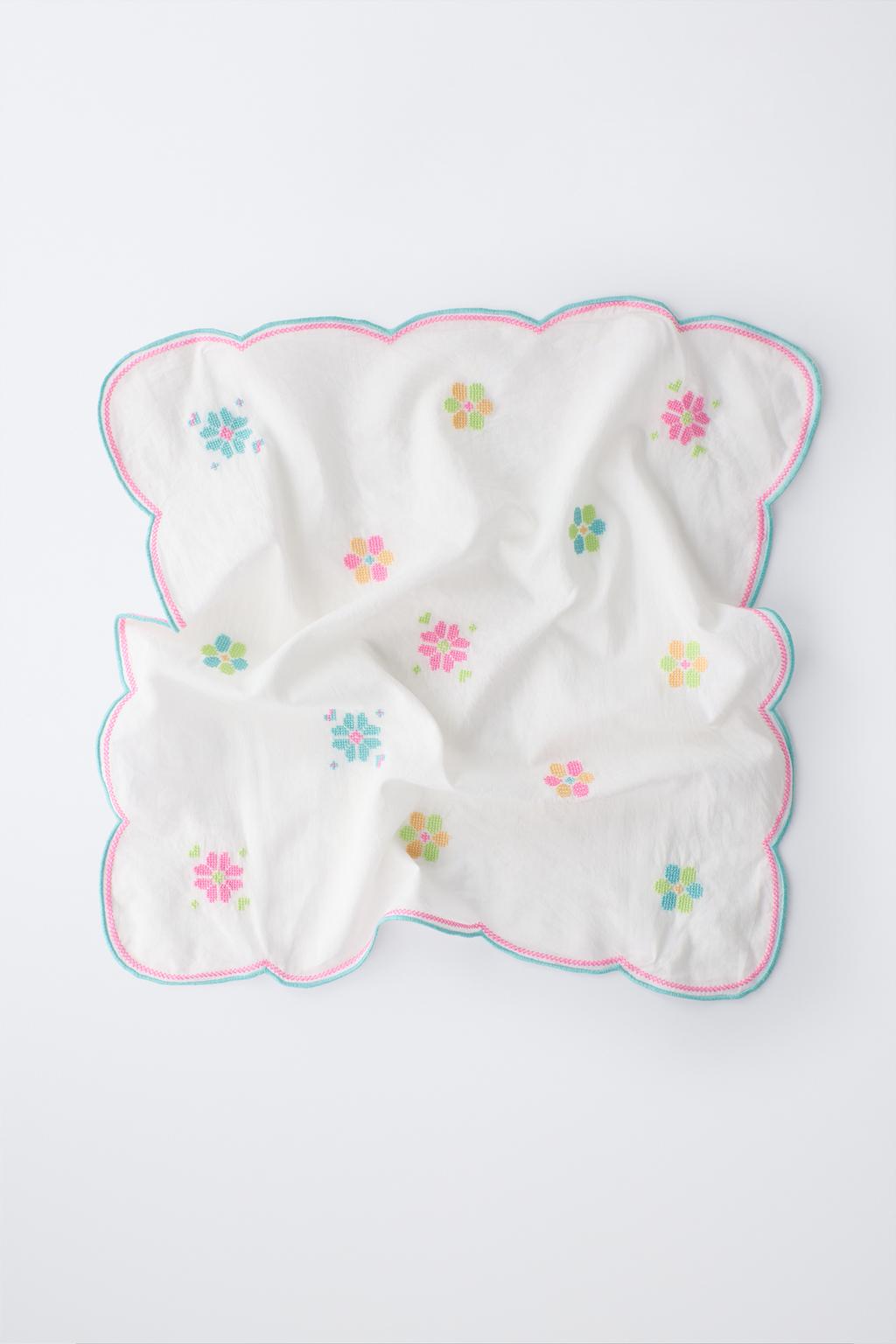 БАНДАНА С ВЫШИВКОЙ КРЕСТИКОМ