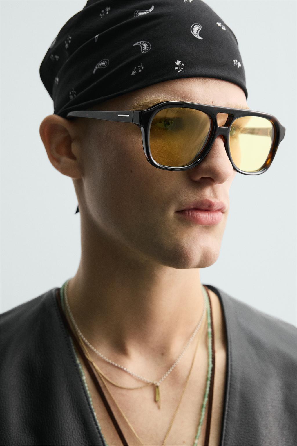 КОЖАНЫЙ ЖИЛЕТ С КОНТРАСТНОЙ СТРОЧКОЙ