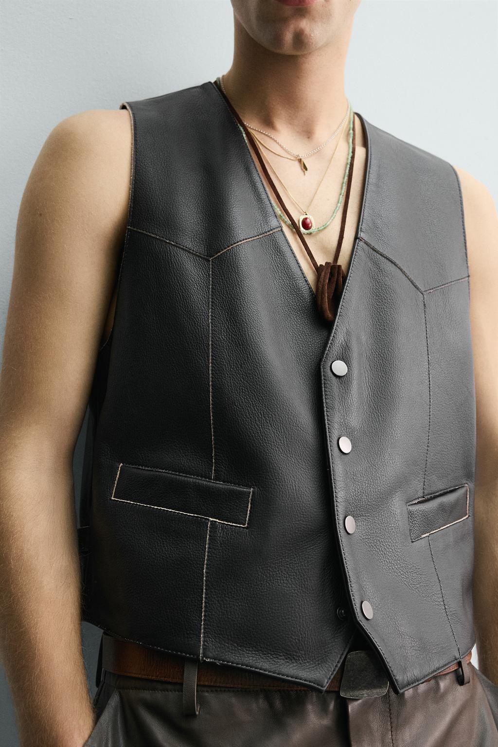 КОЖАНЫЙ ЖИЛЕТ С КОНТРАСТНОЙ СТРОЧКОЙ