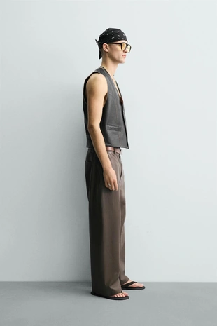 Кожаный жилет с контрастной строчкой- Заказать в России