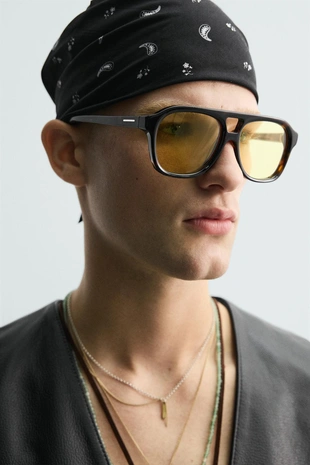 Кожаный жилет с контрастной строчкой- Заказать в России