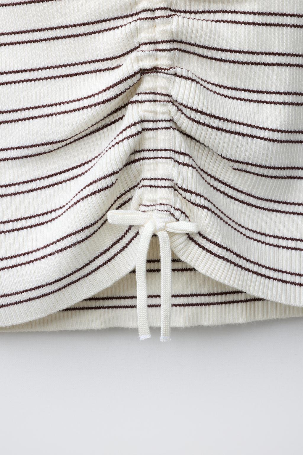 ТРИКОТАЖНЫЙ ТОП В РУБЧИК СО СБОРКАМИ