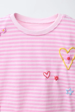 Футболка в полоску с рельефными деталями