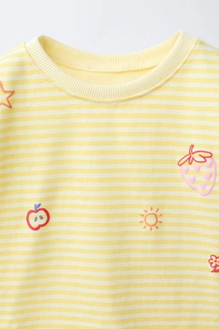 Футболка в полоску с рельефными деталями