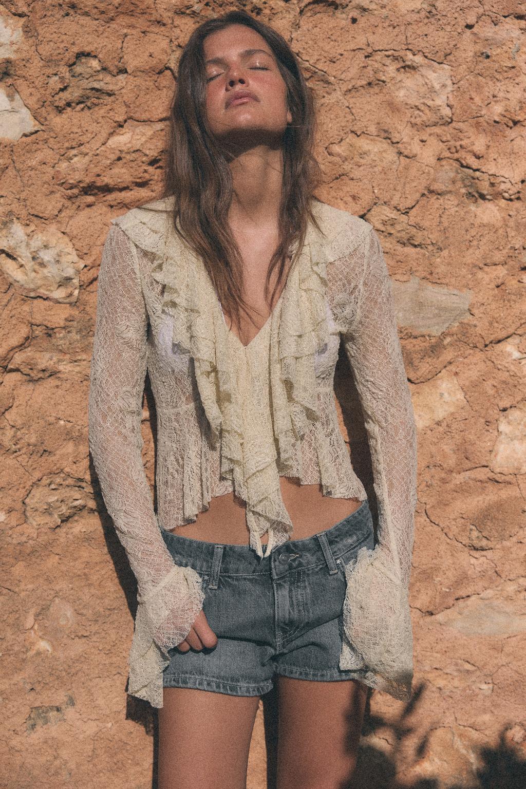 БЛЕСТЯЩИЙ КРУЖЕВНОЙ ТОП С ВОЛАНАМИ